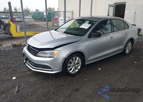 2015 Volkswagen Jetta 1.8T Se z USA, uszkodzony, nr VIN 3VWD17AJ5FM248827